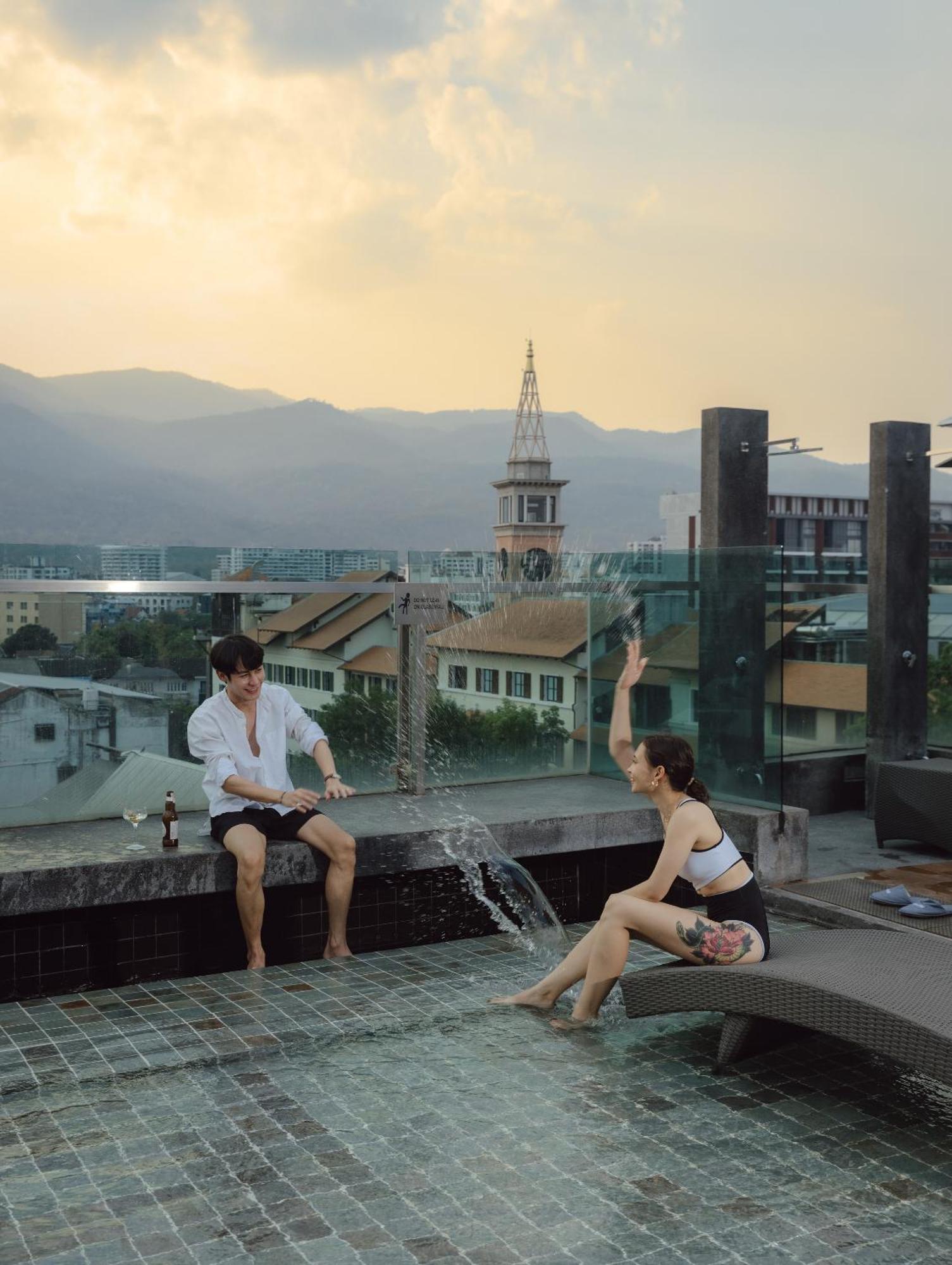 Art Mai Gallery Nimman Hotel Chiang Mai Exterior photo Rooftop fountain in the hotel
