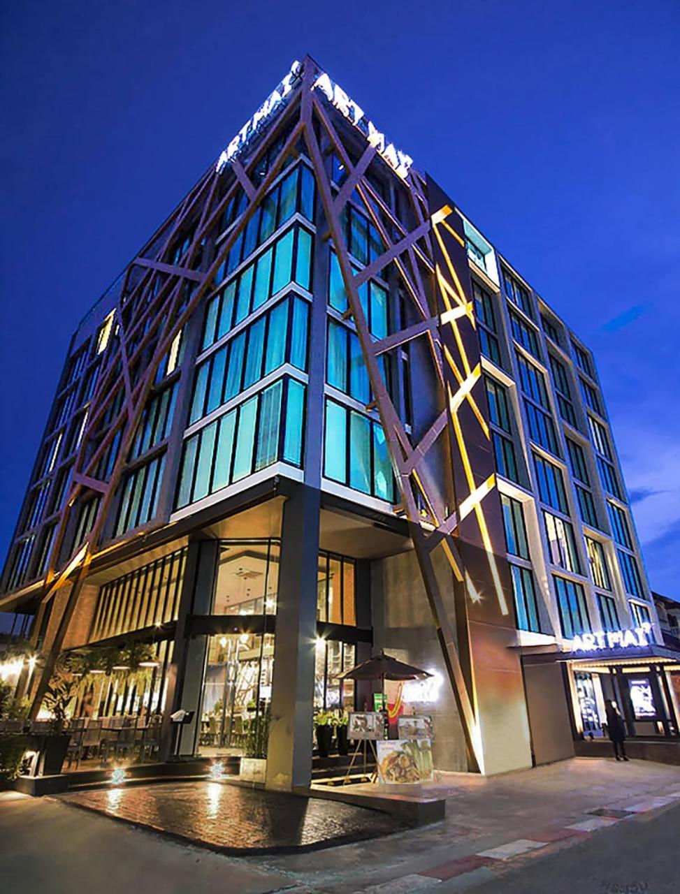 Art Mai Gallery Nimman Hotel Chiang Mai Exterior photo The hotel at night